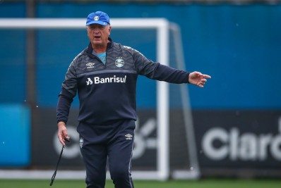 Felipão dispara após vazamento de 'espião' no vestiário: 'Mentiroso e cafajeste'