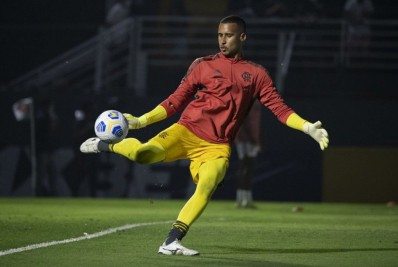 Goleiro do Flamengo publica mensagem de apoio e confiança pela conquista do Brasileirão: 'Vivos acreditando'
