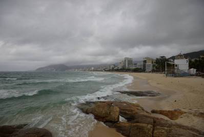 Frente fria chega ao Rio e provoca chuva neste domingo