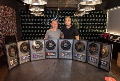 Filipe Ret recebe oito certificações entre Ouro, Platina e Platina Dupla