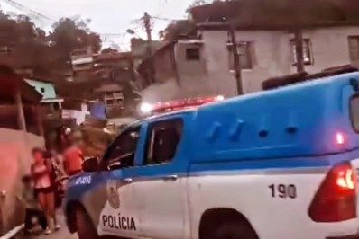 PM de Teresópolis faz cerco e prende dois suspeitos de tráfico no Quinta Lebrão