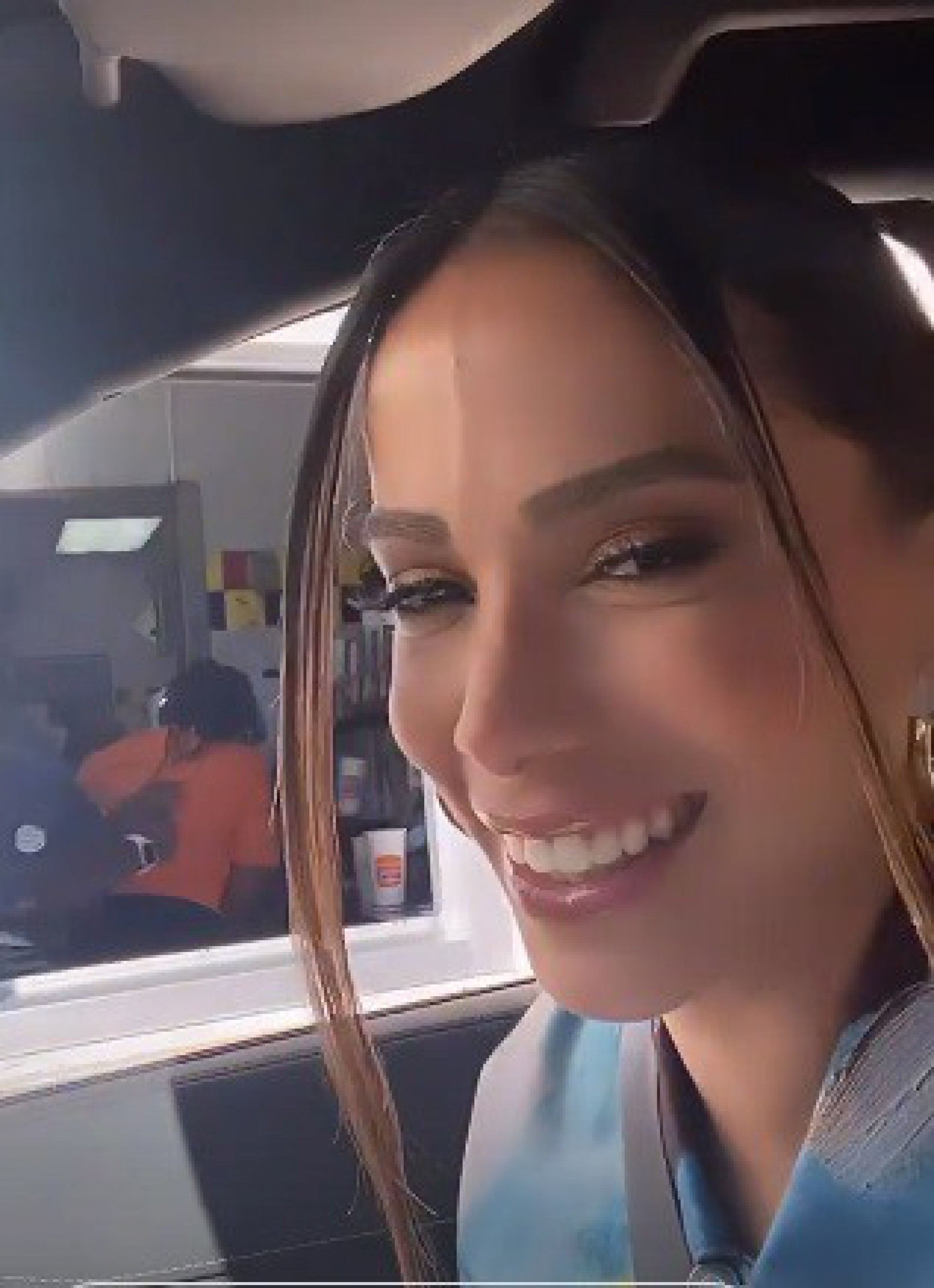 Anitta - reprodução de vídeo