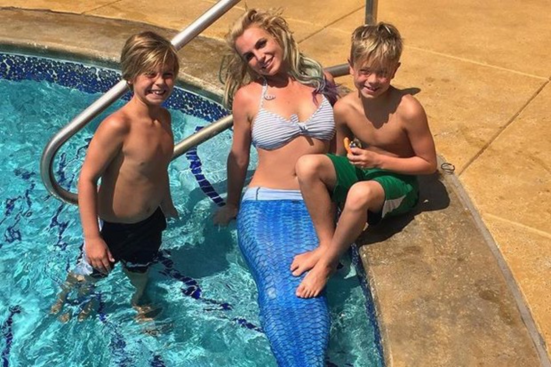 Britney Spears com os filhos, Sean e Jayden, em foto antiga - Reprodução Internet