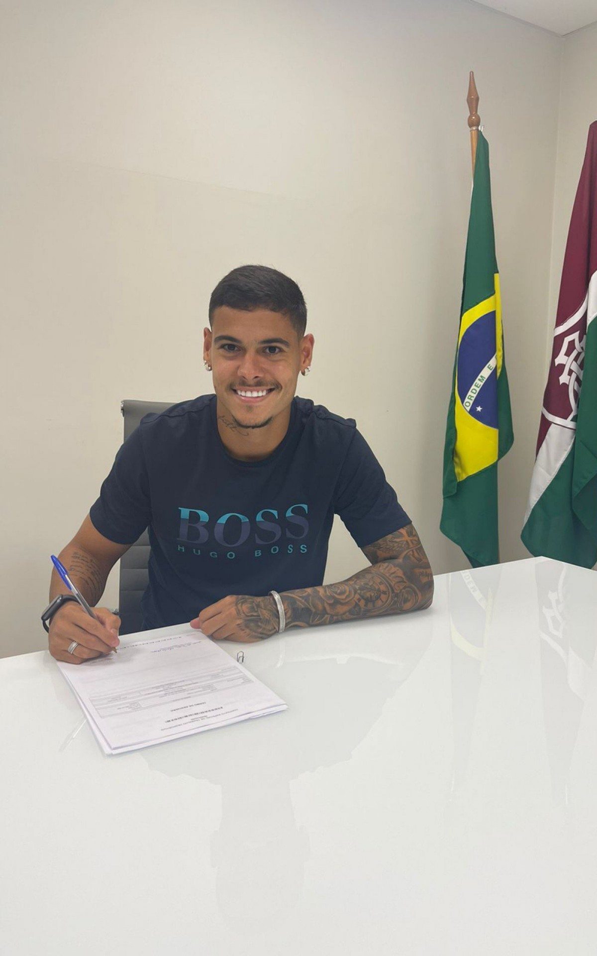 Luan assina novo contrato com o Fluminense