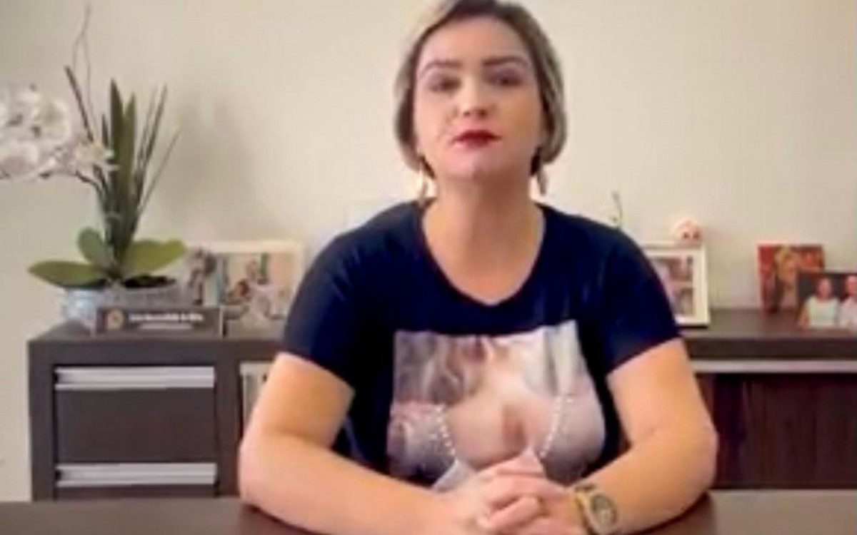 A prefeita de Araruama, Livia Bello gravou vídeo para fazer informe do programa 