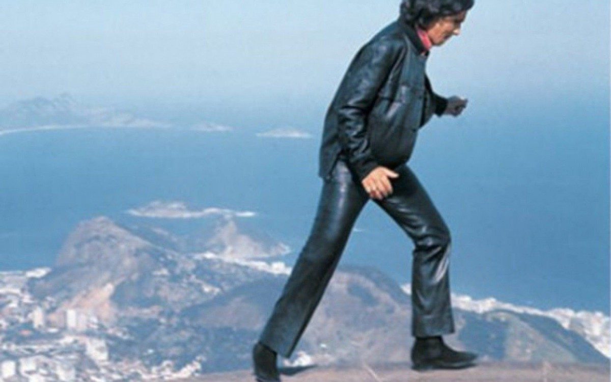 Roberto Carlos na mureta do Cristo no filme  'Em Ritmo de Aventura', de 1967 - Reprodução