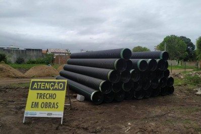 Obras de drenagem avançam no bairro Coqueiral, em Saquarema