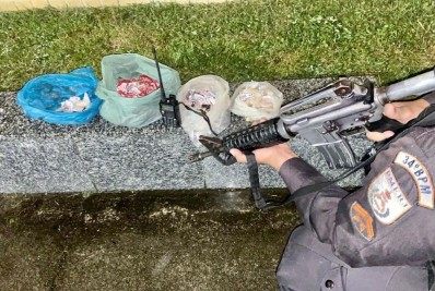 Polícia Militar apreende drogas em Magé