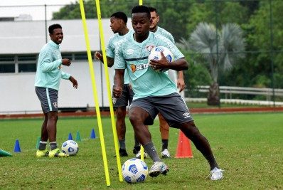 Após perda de espaço no Fluminense, Marcão explica ausência de Cazares
