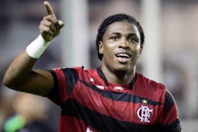 Ex-atacante do Flamengo está em busca de mais uma grande temporada no exterior