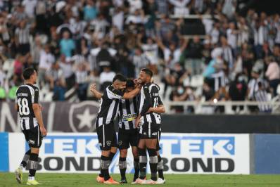 Botafogo se recupera na Série B e Enderson celebra: 'Vitória importante em todos os aspectos'
