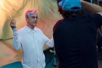 Caetano Veloso mostra bastidores de seu novo trabalho