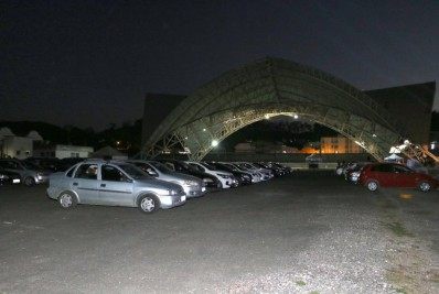 Teatro drive-in acontece no Parque da Cidade, em Barra Mansa