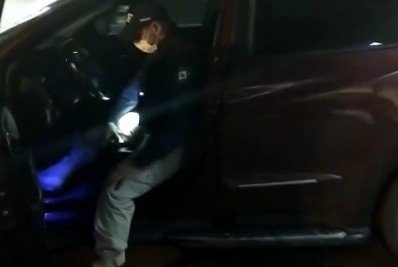 Homem é preso com duas armas e veículo roubado em abordagem da PRF