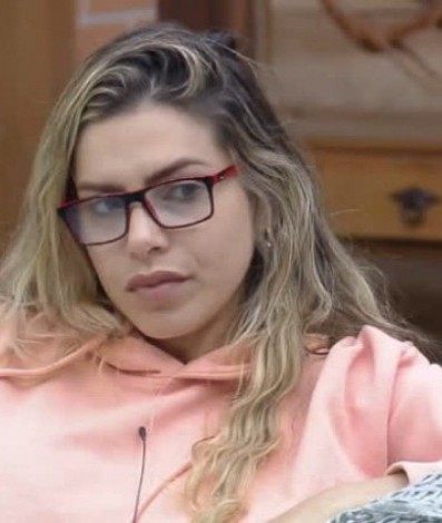 Cantora não gostou das plaquinhas dadas por Erika no 'Hora do Faro'  - Reprodução