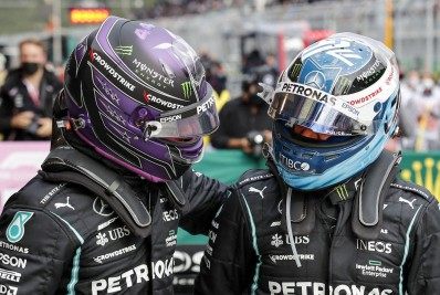 Hamilton faz a pole, mas perde posições e Bottas largará na frente no GP da Turquia