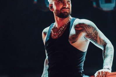 Maluma dedica música às vítimas de avião que decolou antes do dele