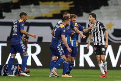 Conmebol anuncia punições ao Boca Juniors por confusão generalizada contra o Galo no Mineirão