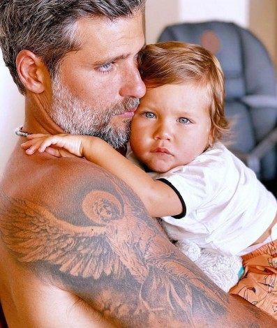 Bruno Gagliasso e o filho Zyan - Reprodução