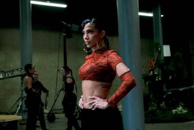 Anitta prepara coreografia poderosa para novo clipe; veja!