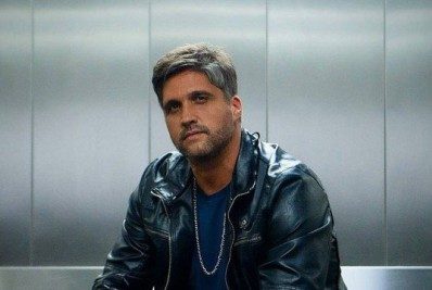 Cantor Leo Chaves fala sobre crise com o sucesso: 'Descontei na bebida'