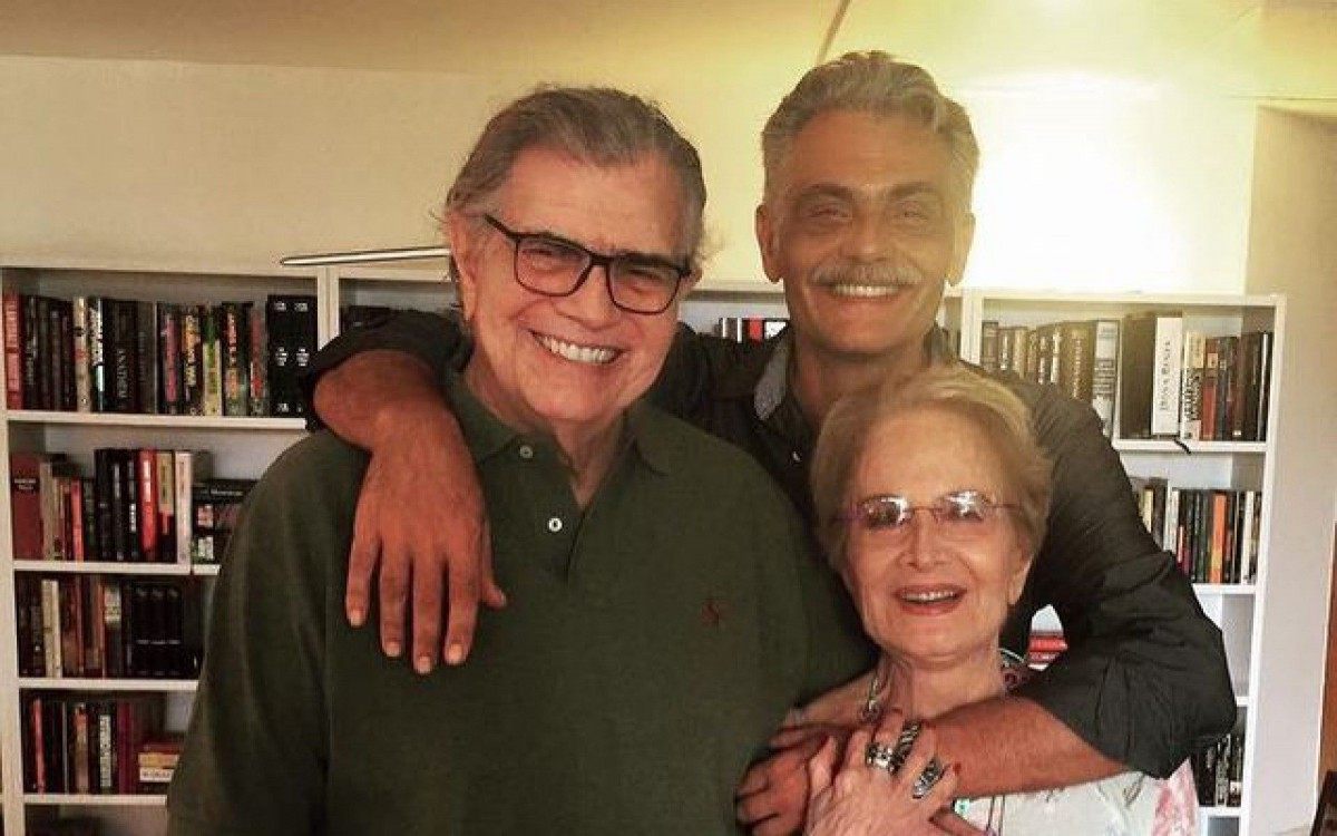 Tarcísio Meira e Glória Menezes com o único filho do casal, Tarcisinho