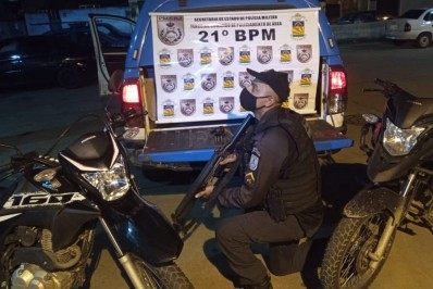 Dupla rouba moto, tenta fugir de abordagem policial e acaba presa em Meriti