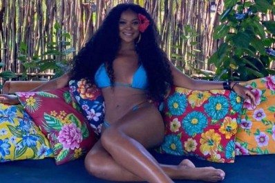 Cris Vianna arranca suspiros ao postar foto de biquíni