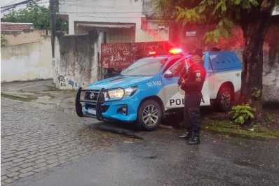 PM faz operação no Morro da Caixa D'Água, em Quintino