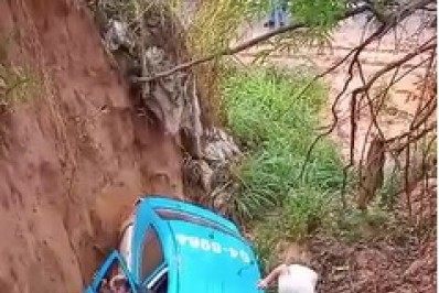 Policiais militares ficam feridos após viatura cair em cratera em Valença