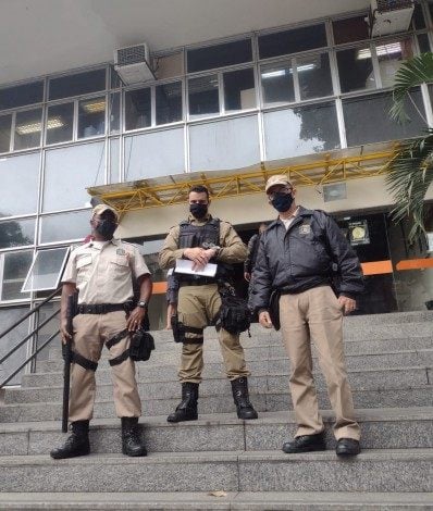 Guardas prendem travesti após flagrante de roubo de celular no Centro  - Divulgação/ Guarda Municipal 