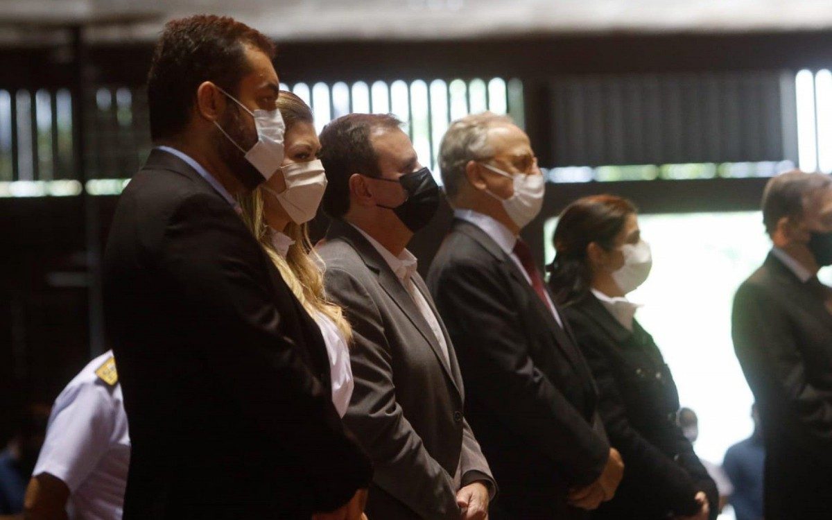 Governador Cl&aacute;udio Castro e Prefeito Eduardo Paes na Santa Missa de 90 anos do Cristo Redentor 