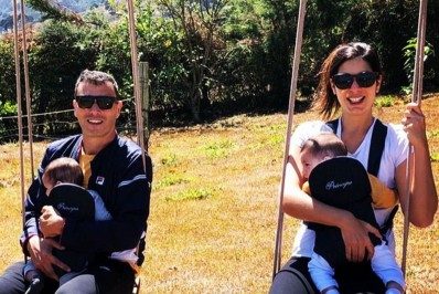 Andréia Sadi e André Rizek comemoram Dia das Crianças com os gêmeos