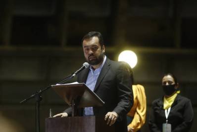 Cláudio Castro sanciona lei que dá direito a novos benefícios para servidores da Uenf