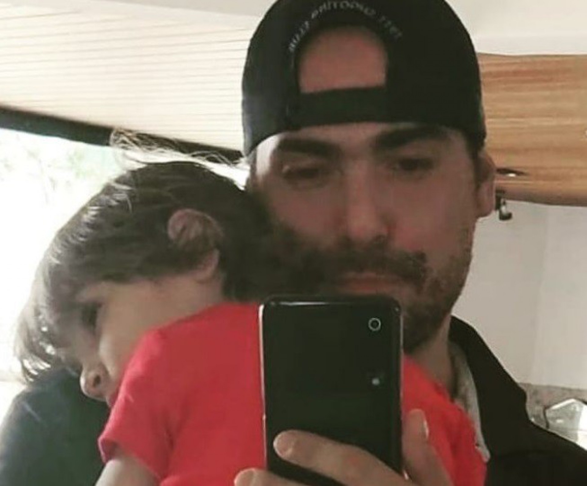 Pedro Pecci, filho de Toquinho, é acusado de não ser presente na vida do filho, João Pedro, de 4 anos - Reprodução Internet