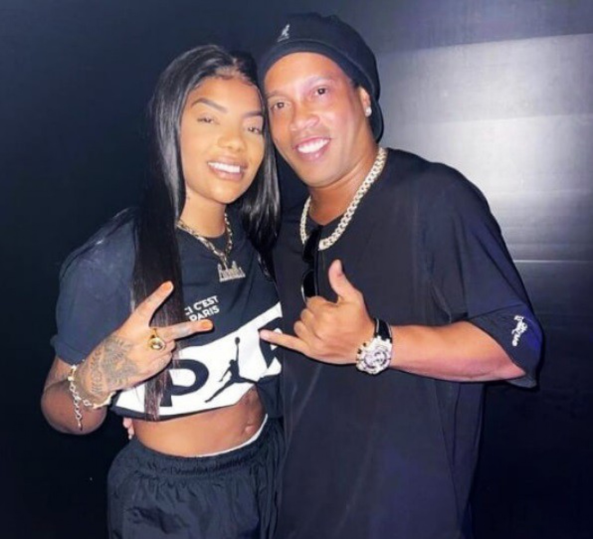 Ludmilla e Ronaldinho em festa na casa da cantora - Reprodução Internet