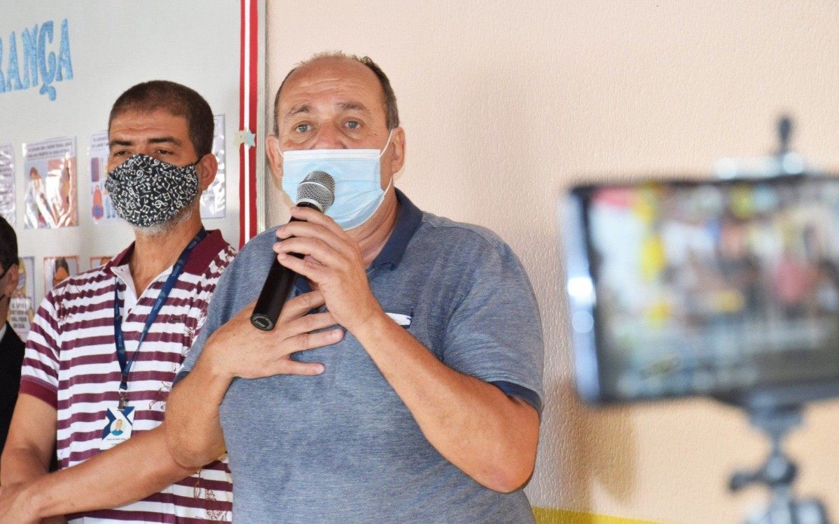 Escola fica localizada no centro de Paty
