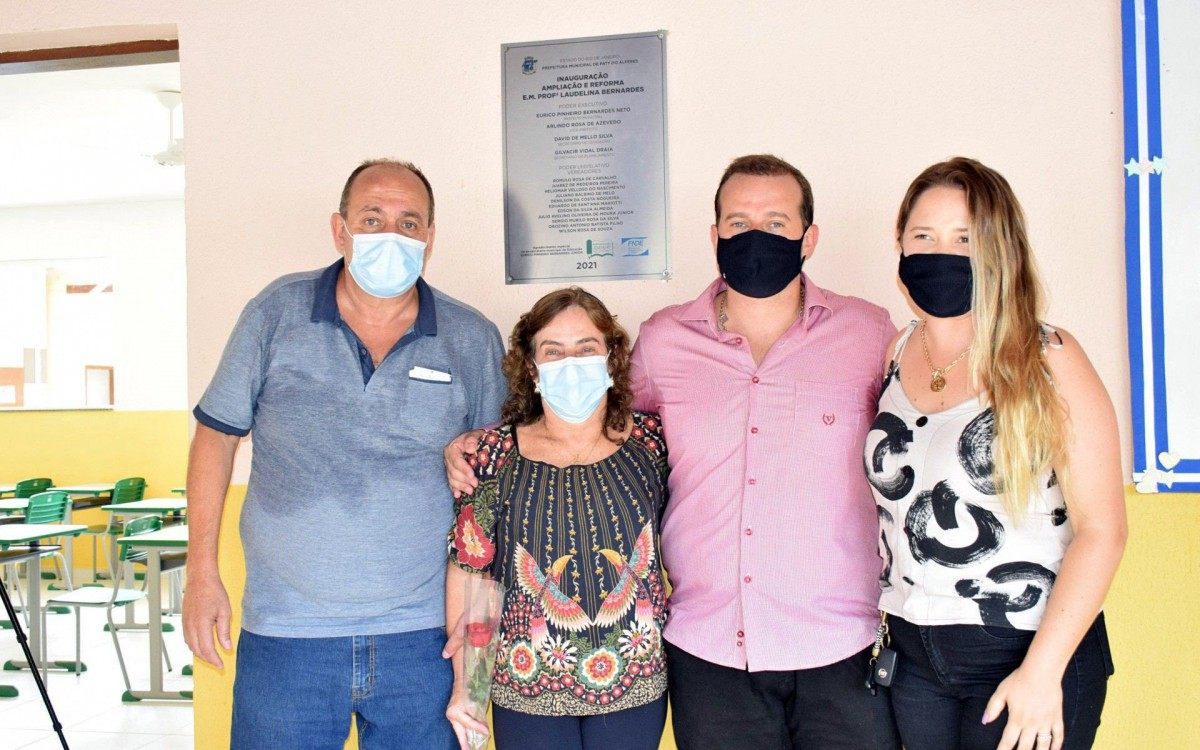 Escola fica localizada no centro de Paty