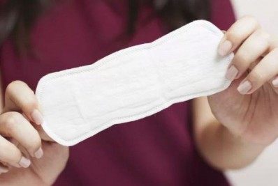 Acesso a absorventes e à higiene íntima precisam ser discutidos com urgência