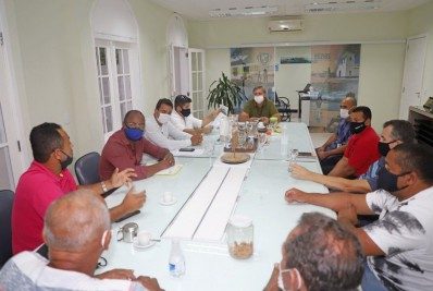 Prefeito de Búzios repassa um milhão e 600 mil para o Fundo de Pesca