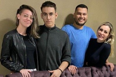 Após polêmicas, Andressa Urach celebra aniversário ao lado da família