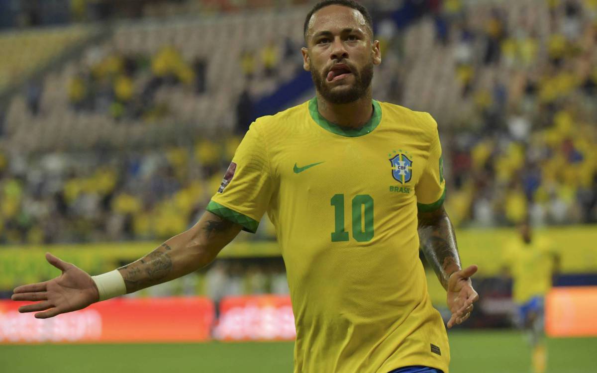 Brazil's Neymar celebrates after scoring against Uruguay during the South American qualification football match for the FIFA World Cup Qatar 2022, in Arena Amazonia, Manaus, Brazil, on October 14, 2021. (Photo by NELSON ALMEIDA / AFP)