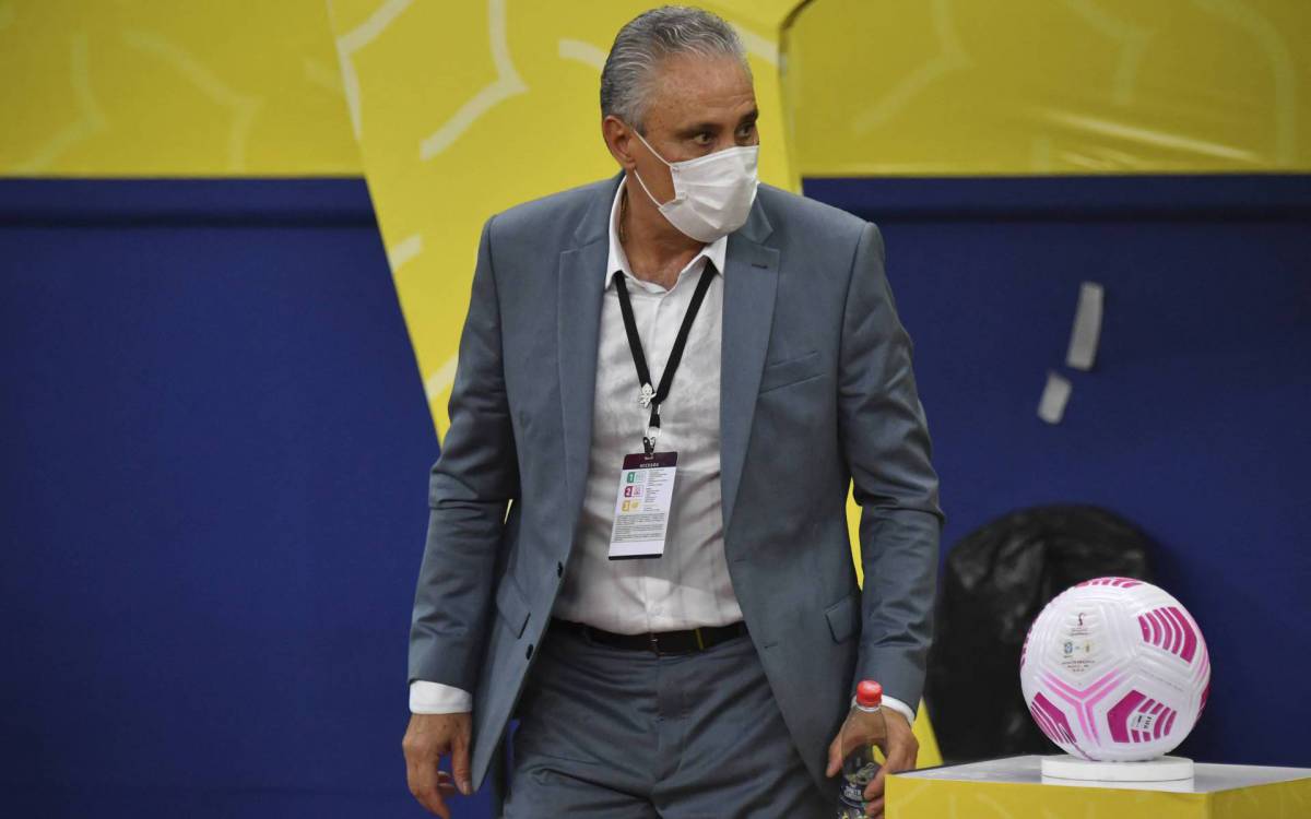Brazil's coach Tite gestures during the South American qualification football match against Uruguay for the FIFA World Cup Qatar 2022, in Arena Amazonia, Manaus, Brazil, on October 14, 2021. (Photo by NELSON ALMEIDA / AFP) - AFP