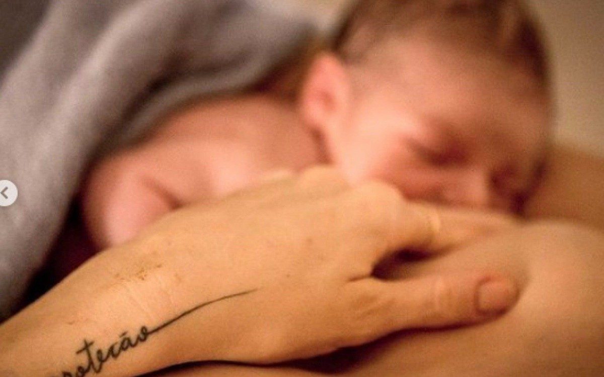 Lara, filha de Junior Lima e Mônica Benini - reprodução do instagram