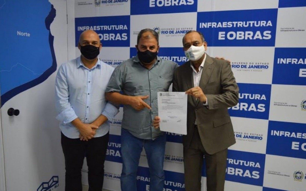 Prefeito de S&atilde;o Pedro da Aldeia, F&aacute;bio do Pastel (&agrave; esq.) e Max Lemos (&agrave; dir.)
