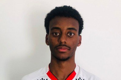 Jovem do Atlético-GO que sofreu duas paradas cardíacas segue em estado grave