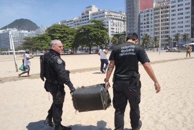 Objeto semelhante a granada é encontrado na areia de Copacabana