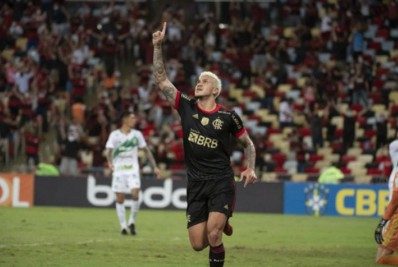 Substituído por dores no joelho, Pedro se reapresenta melhor ao Flamengo e inicia tratamento
