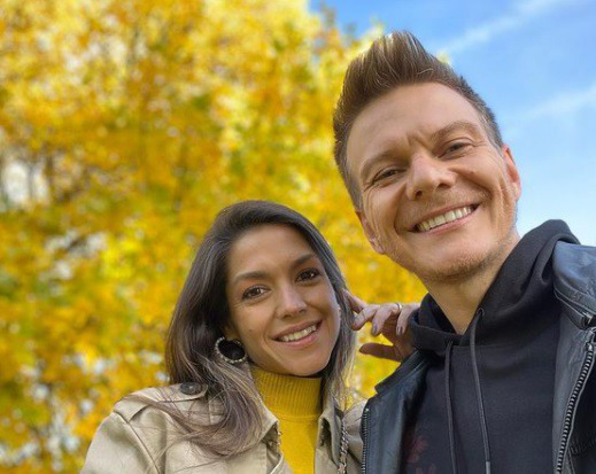 Casal aproveita o romance em viagem - Reprodução