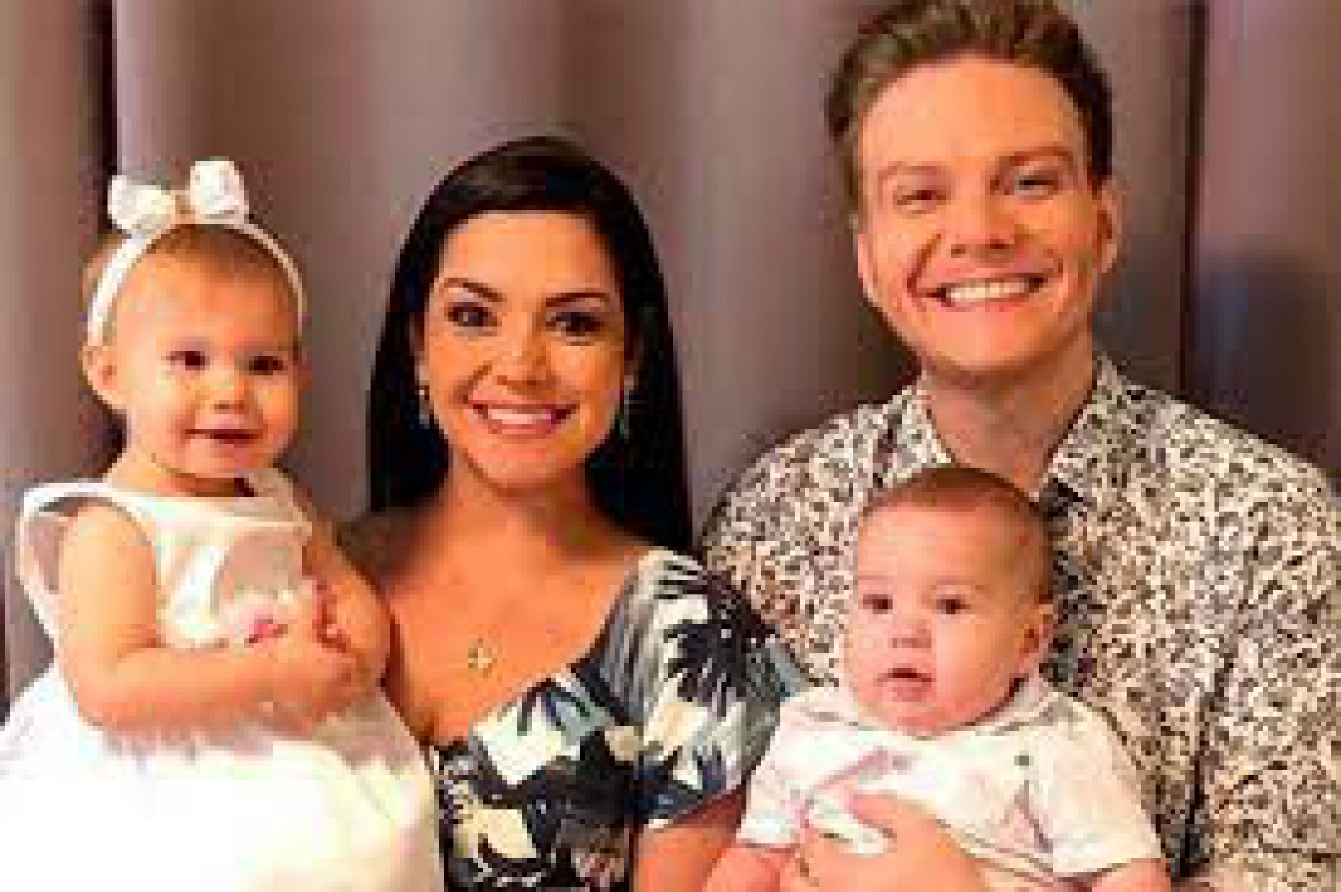 Casal aproveita o romance em viagem - Reprodução